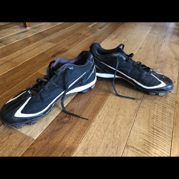 Men’s Under Armour Spikes - Picture 5 of 7